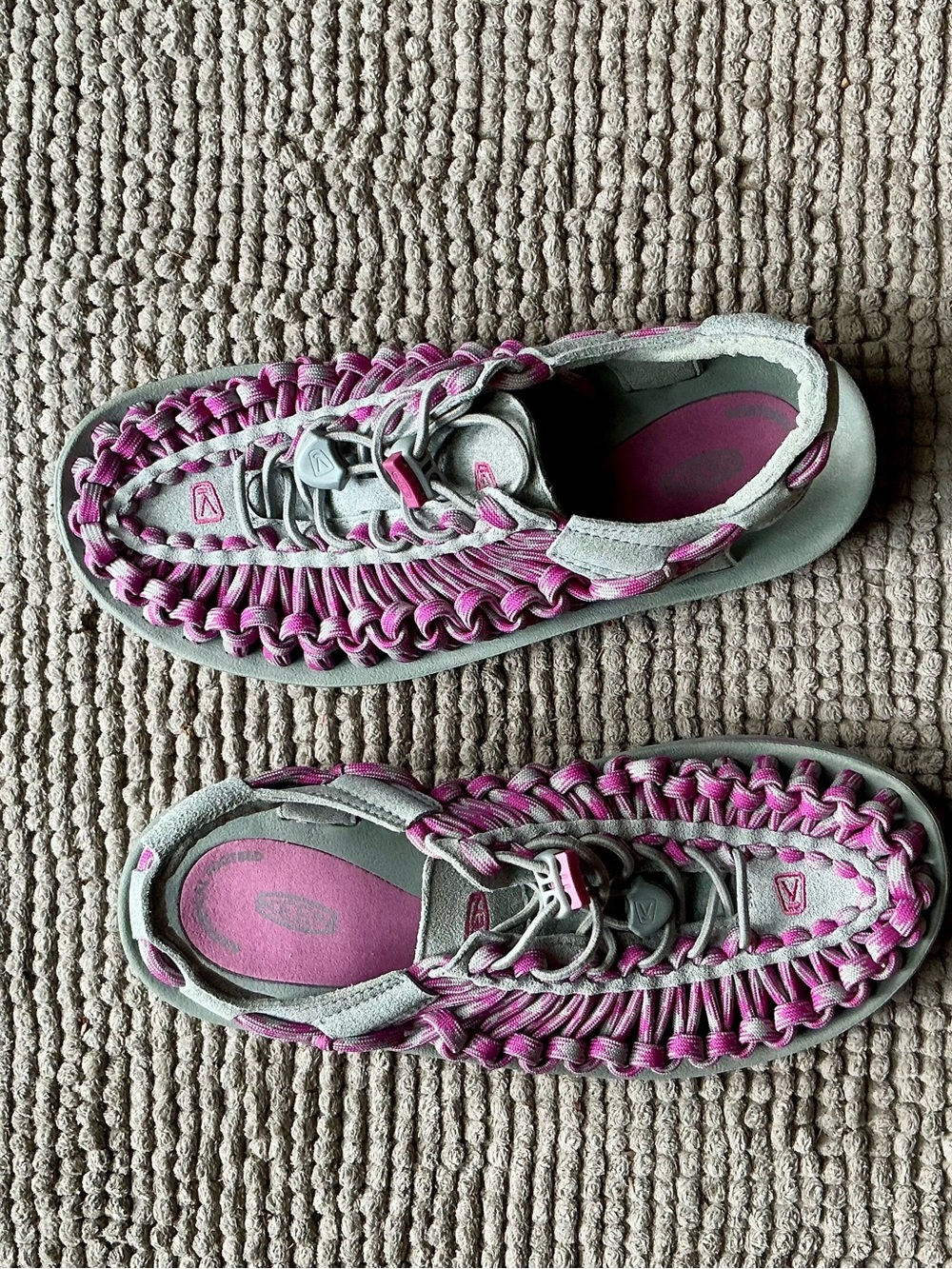 Women's UNEEK Astoria size 7 sneaker/sandal